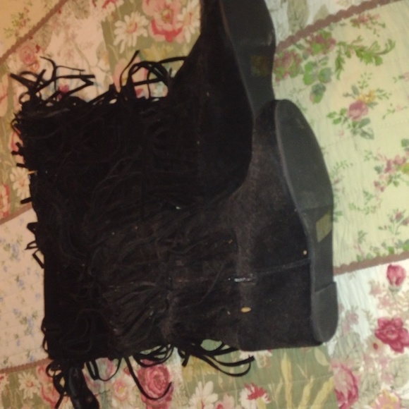 Boots - Picture 3 of 5